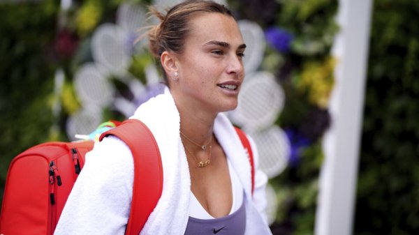 Aryna Sabalenka withdraws from Wimbledon with a shoulder injury