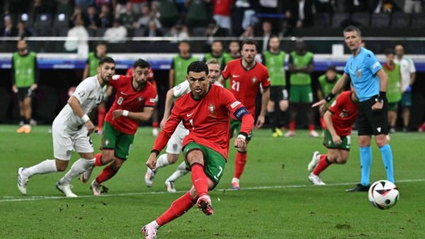 VIDÉO. Portugal - Slovénie : Cristiano Ronaldo fond en larmes après avoir manqué un penalty