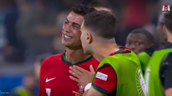 Portugal-Slovénie: les larmes de Cristiano Ronaldo, effondré après son pénalty manqué