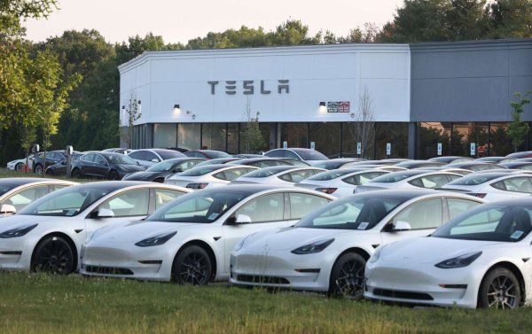 Optimism About Tesla Deliveries Boosts Its Stock