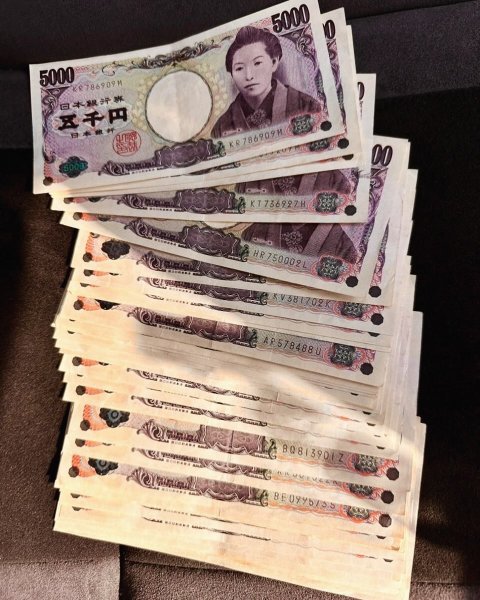 20万円握りしめて大分銀行に新紙幣の両替に行ったら「うち明日からだから草」って言われたので泣きながら20万円全部5...