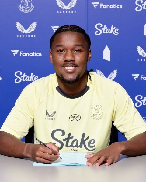 OFFICIAL: Everton have signed 18-year-old Omari Benjamin ...