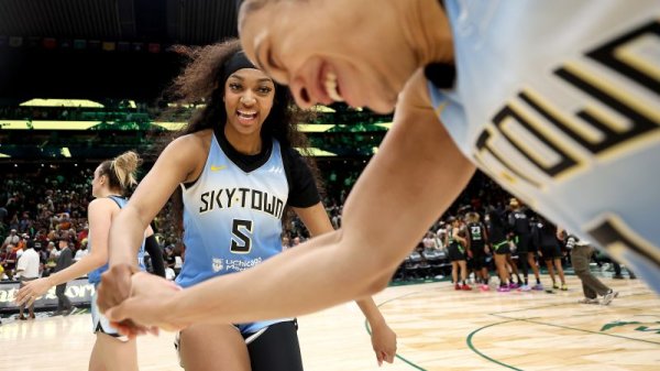 Angel Reese dominates and extends record streak in Chicago Sky win over Seattle Storm | CNN