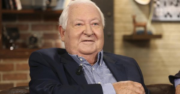 Gérard Carreyrou, le chroniqueur de Pascal Praud veuf à 83 ans : “J’ai perdu ma femme après 55 ans de mariage”