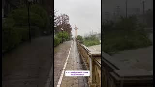 Сочи в погодном раздвоении в горах зима, в долине