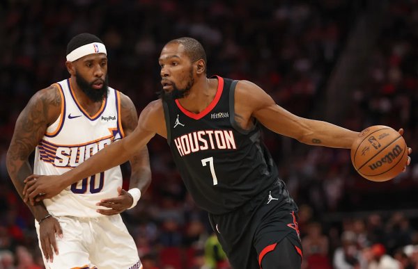 Suns-Rockets live updates. Phoenix leads at half amid clock issues
