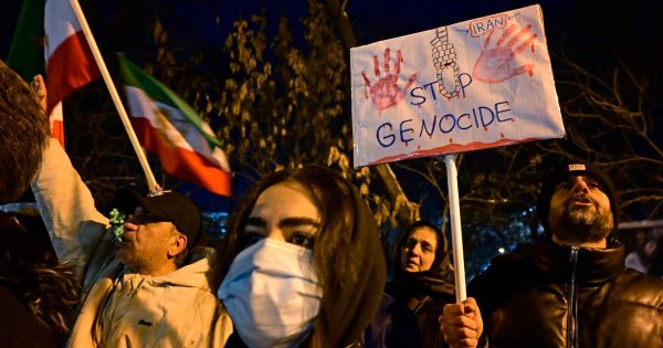 Je supplie le monde de soutenir le peuple iranien !