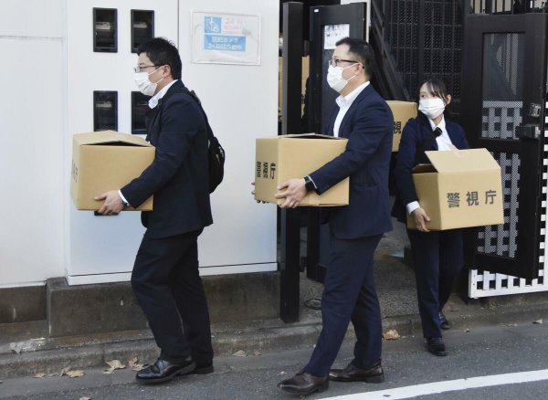 两名中国人涉嫌无视条例在工作日经营民宿 资料被送检