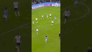 The touch, dribble, and finish from Mahrez 👌