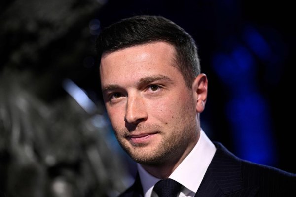 En s’affichant avec une héritière royale, Jordan Bardella prend le risque de brouiller son image