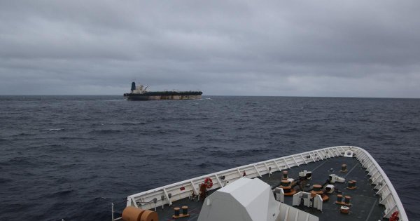 Les États-Unis arraisonnent un pétrolier sous pavillon russe, “une première dans l’histoire récente”