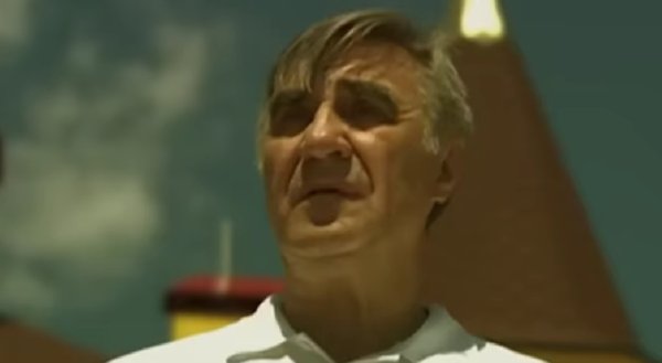 Семейная драма: почему звезда «Сватов» отдалился от близких