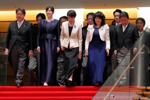 「素敵」「お美しいです！」小野田紀美氏のフォーマル衣装がSNSで注目、ブランドを推定（東京バーゲンマニア） - Yahoo!ニュース