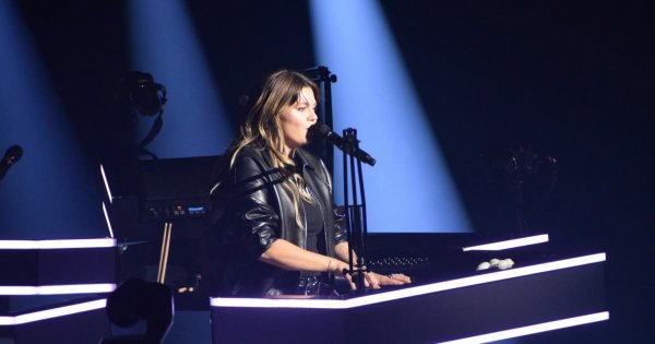📸 En images. Louane a fait chanter et danser 3 000 fans au Spot dans le cadre de sa tournée 