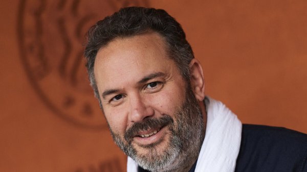 Bruce Toussaint n'a pas la langue dans sa poche et il s'en sert en direct, "franchement arrêtez"