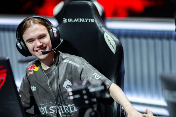 «Желаю не останавливаться на достигнутом». Donk поздравил фанатов с Новым годом!