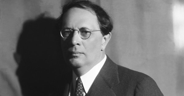 Почему критики ненавидели писателя Алексея Толстого