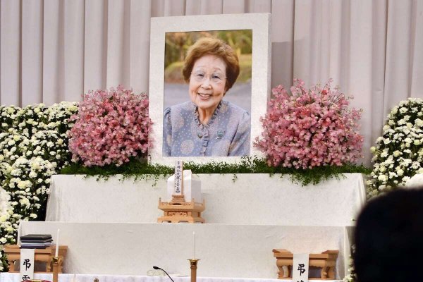 「空襲で亡くなった家族のもとに行くんだね」　海老名香葉子さんお別れの会で林家三平さん（産経新聞） - Yahoo!ニュース