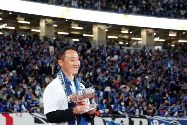 FC町田・黒田監督がけん責処分に「ノーコメント」　クラブのイメージ悪化でスポンサー、サポーター離れのリスクも（AERA DIGITAL）｜ｄメニューニュース