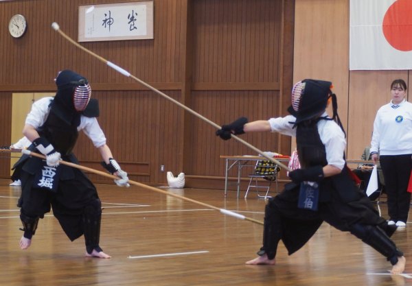 奈良育英(平田凛咲、玉置紗良、岩谷咲季、佐伯壽埜、城田愛結)が団体優勝 - なぎなた全国高校選抜大会奈良県予選兼奈良県高校新人大会｜奈良新聞デジタル