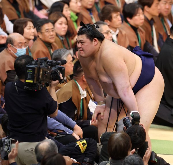 大の里　初日からまさかの２連敗　熱海富士の攻めをしのげず表情しかめる「３日目からしっかりやっていく」　安青錦にも土（デイリースポーツ） - Yahoo!ニュース