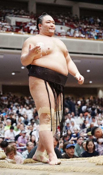 朝乃山が幕内力士として545日ぶり白星　先場所敗れた羽出山に雪辱　２場所連続の連敗発進は回避（日刊スポーツ） - Yahoo!ニュース