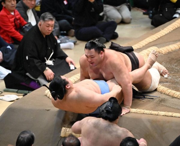 翔猿ガムシャラ　朝乃山の勇み足で初日「足が出たなと思ったが、勝ちかどうかわからなかった」