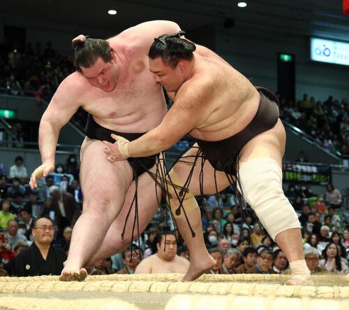 朝乃山が快勝で３連勝　トップと１差も「先のことは考えない。１日１番。声援は今日の方が多い」（日刊スポーツ）｜ｄメニューニュース