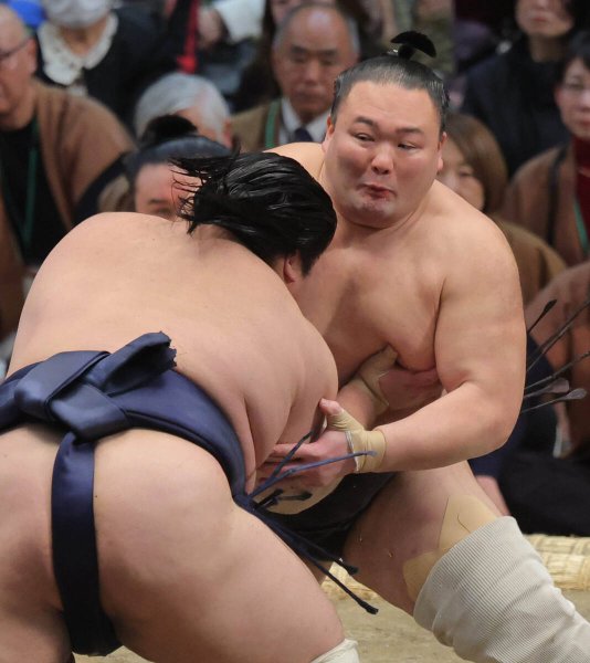 幕内・朝乃山が６勝目　所要６場所で新入幕のホープを下す「ざんばらに負けるわけにはいかない」（スポーツ報知） - Yahoo!ニュース