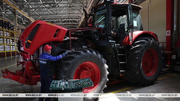 Минсельхозпрод утвердил нормы времени на техобслуживание тракторов в период эксплуатации