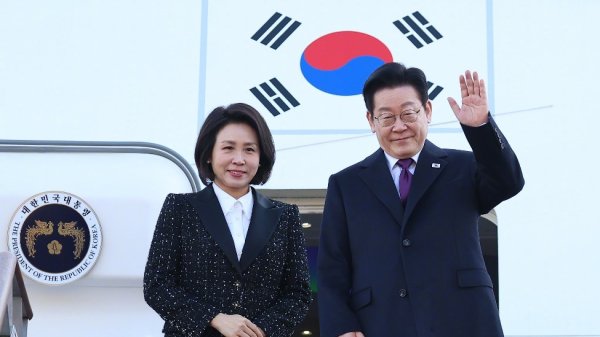 李在明抵达高市早苗家乡日本奈良