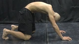 脱力覚えて体をメンテナンス　麿赤兒さん開発の「駱駝体操」