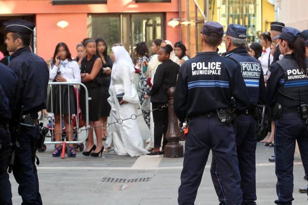 « Les lois de la République s’appliquent à tous » : à Nice, le maire annule un mariage comorien après un cortège jugé dangereux