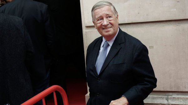 "Si je ne suis pas mort avant !" : à 85 ans, Alain Duhamel espère couvrir l’élection présidentielle de 2027