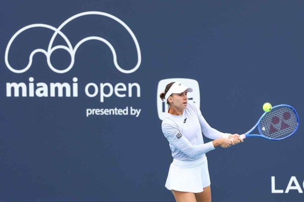 Tenis Flash: Porażka Huberta Hurkacza. Czekamy na Świątek, Linette i Majchrzaka w Miami | Flashscore.pl