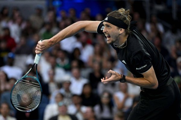 Nach Regenpause und Schmerzen: Zverev in Melbourne weiter