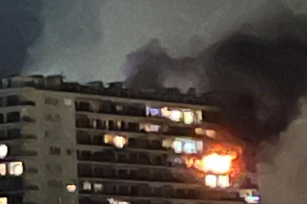 Vidéos : violent incendie à Lyon dans un quartier de la Croix-Rousse, une personne en urgence relative, les sinistrés évacués dans un gymnase