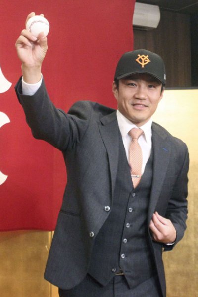 則本昂大・巨人入り　祝福ムードのウラで囁かれる田中将大との不仲説　「あんなに仲が良かったのに…」盟友関係にひびが入った「6年前の出来事」（デイリー新潮）｜ｄメニューニュース