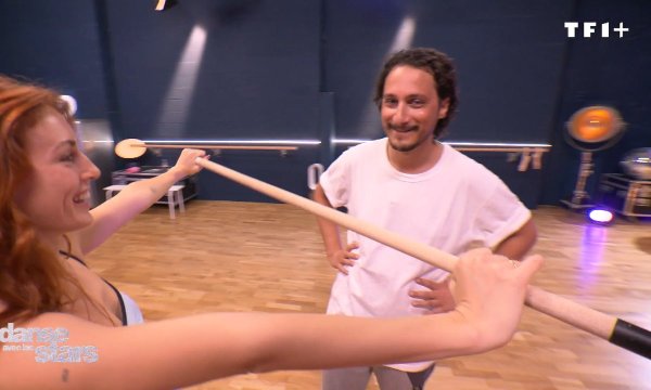 Danse avec les stars 2026 - La barre de fer : le nouvel ami de Samuel Bambi pendant les répétitions - Danse avec les stars | TF1+