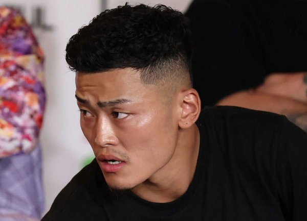 ＢＤが会見場に安全マット　前回選手が不意打ちビンタで失神→くも膜下出血発症の事故　安全対策強化　乱闘ほぼなく、珍しく静かな会見に（デイリースポーツ） - Yahoo!ニュース