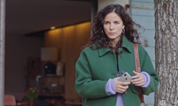 DNA - [SPOILER] - Roxane surprend Sara et Vahina | TF1+