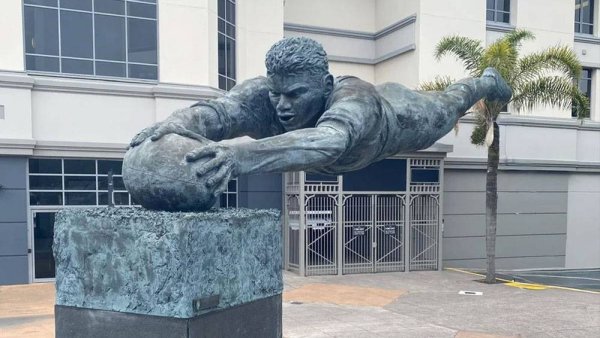 CBL liquidators seek sale of Sir Michael Jones statue
