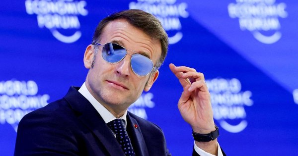 À Davos, Emmanuel Macron devient un phénomène viral avec son « for sure » et ses lunettes aviateur