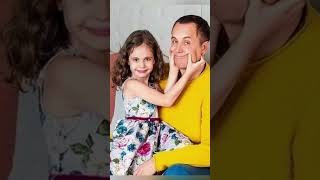 От него ушла Голубкина,, а 3 жена ушла забрав дочь. Андрей Соколов