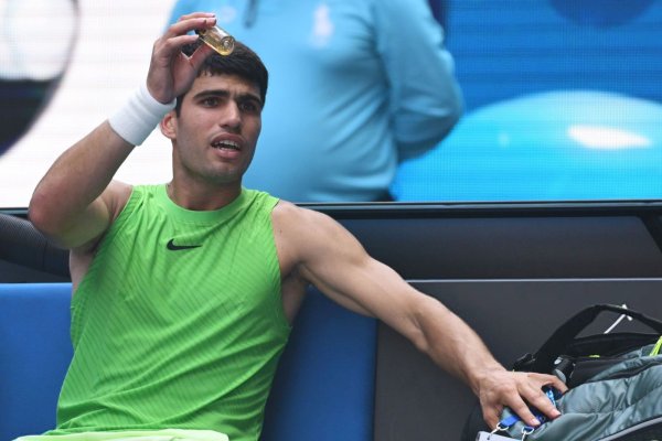 Cramps hinder Alcaraz’s Australian dream