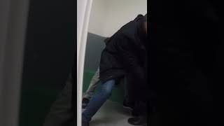 Un OQTF craque complètement en apprenant son expulsion...