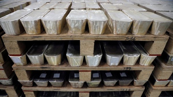 Стоимость серебра опустилась ниже $80 впервые с 12 января