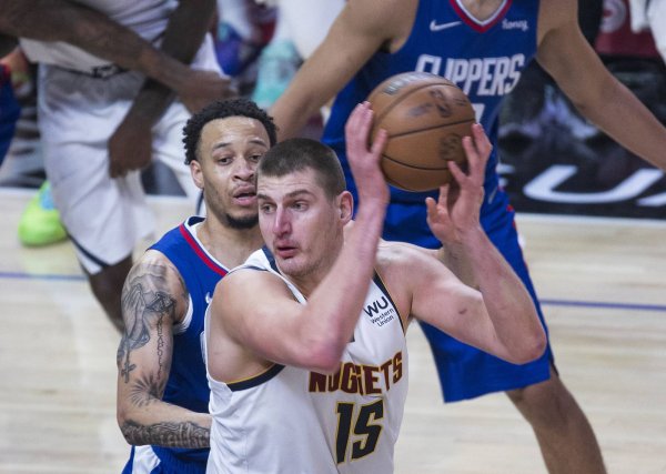 Дабл-дабл Йокича принёс «Денверу» победу над «Клипперс»