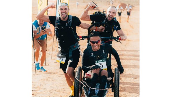 « On vise un petit chrono » : Yann Grandguillaume va dévaler le 10 km des Champs-Élysées en fauteuil