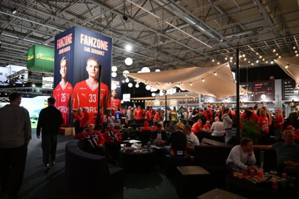 La gigantesque fan zone de Herning, symbole de la folie du hand au Danemark